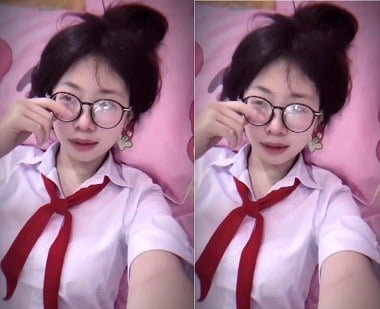 Vụng trộm với cô gái đeo khăn quàng đỏ